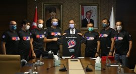 Bakan Kasapoğlu KKTC'ye yüzen sporcularla buluştu