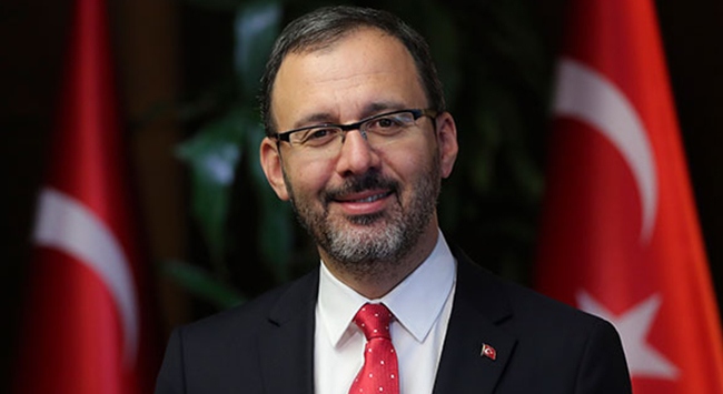 Bakan Kasapoğlu milli yüzücü Emre Sakçı’yı tebrik etti