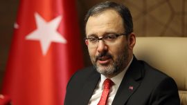 Bakan Kasapoğlu'ndan kadın cimnastikçilere tebrik
