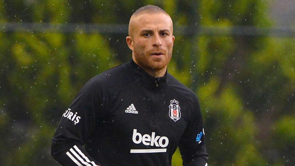 Beşiktaş’ta Gökhan Töre sakatlandı