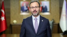 Bakan Kasapoğlu'ndan Emre Sakçı'ya tebrik