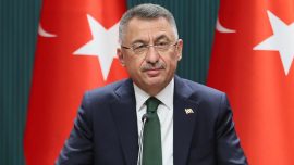 Cumhurbaşkanı Yardımcısı Oktay'dan milli güreşçilere tebrik