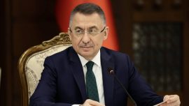 Fuat Oktay madalya kazanan milli boksörleri kutladı