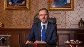 Bakan Kasapoğlu'ndan milli eskrimciler için tebrik mesajı