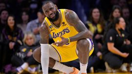 LeBron James'in rekor kırdığı maçta Lakers farklı mağlup oldu