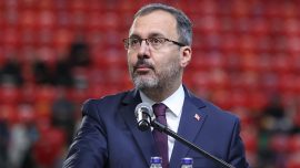 Bakan Kasapoğlu Trabzonspor'un yeni başkanı Doğan'ı kutladı