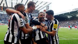Newcastle United, Manchester United'ı yendi