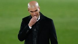 Zidane kanserli çocuklar için çıktığı kürsüde göz yaşlarını tutamadı