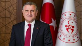 Bakan Bak, milli yelkenci Çitak'ı kutladı